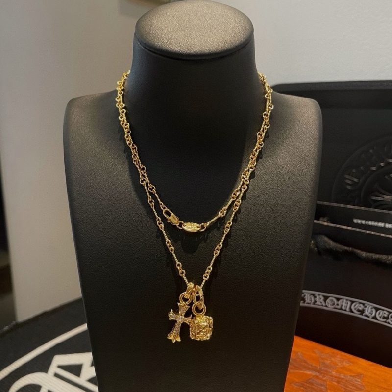 Ch*0me He**ts necklaces